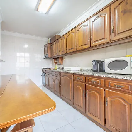 Vasco Da Gama By House And People