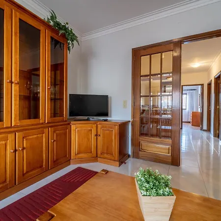 Vasco Da Gama By House And People Apartmán