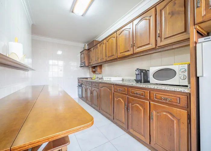 Vasco Da Gama By House And People